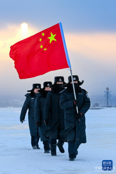 他們讓五星紅旗飄揚(yáng)在祖國最東端