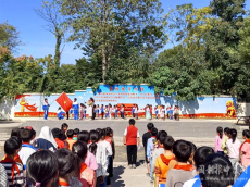 新田縣驥村中心小學：少先隊新隊員入隊儀式