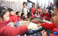 老街里的新春市集