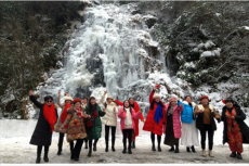 休寧縣鶴城鄉(xiāng)：新年現(xiàn)壯麗的冰瀑景觀