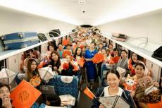 中老鐵路上演 “列車迎新音樂會”