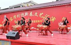 湖南隆回羊古坳鎮(zhèn)：“泥腿子”激情“鬧”村晚