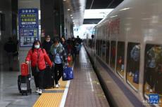 開往春天的“愛心專列” 溫暖務(wù)工人員返鄉(xiāng)路