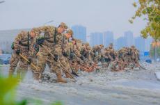 武警部隊官兵積極投入雨雪冰凍災害搶險救援