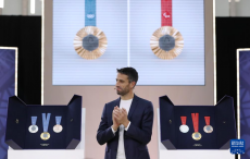 巴黎奧運(yùn)獎(jiǎng)牌正式亮相