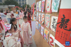 福建福州：舞龍擊鼓迎開學(xué) 傳統(tǒng)文化顯魅力