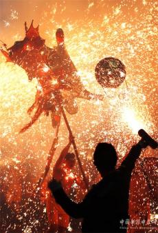 貴州臺(tái)江：舞龍噓花慶元宵