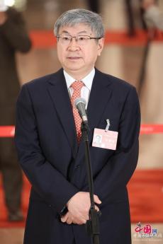 首場(chǎng)“代表通道”舉行 6位全國(guó)人大代表接受媒體采訪