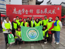 岳陽龍根綠志愿者洞庭湖凈灘在行動