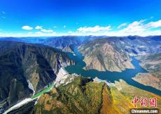 雅礱江流域水風(fēng)光一體化基地累計(jì)發(fā)電量突破1萬(wàn)億千瓦時(shí)