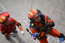 廣東舉行地震救援跨區(qū)域實戰(zhàn)演練