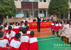 常寧市宜陽小學(xué)開展“利劍護蕾 雷霆行動”法治宣傳活動