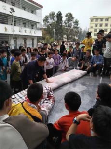 隆回高洲中學(xué)：有“被”而來 “疊”出精彩