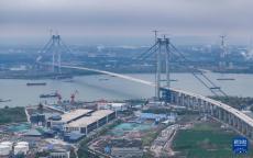 江蘇：龍?zhí)堕L(zhǎng)江大橋主橋合龍