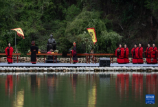 四川都江堰舉行清明放水節(jié)