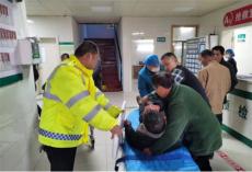 武岡交警警車(chē)開(kāi)道護(hù)送受傷老人就醫(yī)，上演“生命時(shí)速”！