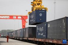 首趟中老鐵路（鄭州—萬(wàn)象）國(guó)際貨運(yùn)列車(chē)按圖運(yùn)行