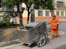 一把掃帚二十五載，書寫城市最美“美容師”