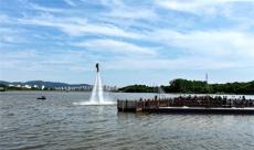 “水上飛人”贏游人?