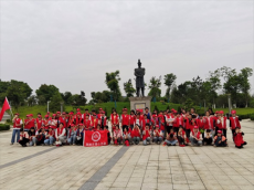 邵陽(yáng)日?qǐng)?bào)仙槎橋二完小小記者開(kāi)展蔡鍔故居之行