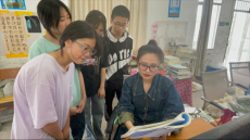 胡筌逢：慈嚴(yán)并舉潤(rùn)桃李 教學(xué)相濟(jì)照英才