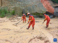 多地爭分奪秒應(yīng)對汛情