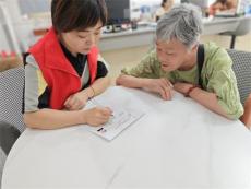 休寧縣海陽(yáng)鎮(zhèn)東湖社區(qū)：高齡補(bǔ)貼惠萬(wàn)民 入戶采集暖人心