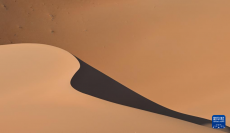 美麗中國丨內(nèi)蒙古巴丹吉林沙漠：沙海莽莽 群湖爭艷