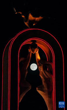 “超級(jí)月亮”現(xiàn)身