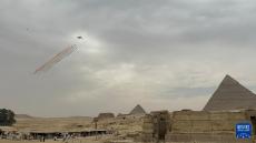 首次！中國空軍運(yùn)-20與殲-10表演機(jī)編隊(duì)飛越金字塔