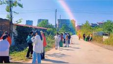 隆回花門學(xué)校開展“校園周邊環(huán)境衛(wèi)生整治”志愿服務(wù)活動(dòng)?