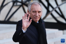 法國(guó)新一屆政府成員正式亮相