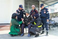 安徽休寧：寒冬送暖 ?關(guān)愛老兵