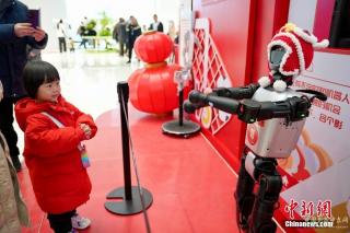 北京：AI科技廟會里過大年