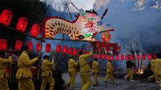 休寧縣鶴城鄉(xiāng)：百米板凳龍 起舞慶新春 