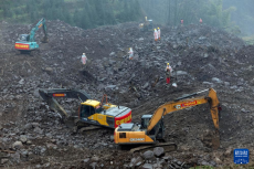 四川筠連縣山體滑坡：爭(zhēng)分奪秒開(kāi)展搜救