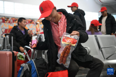 愛心列車護(hù)送外出務(wù)工人員返崗