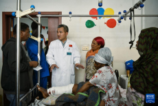 中國第25批援埃塞俄比亞醫(yī)療隊在當(dāng)?shù)亻_展醫(yī)療服務(wù)