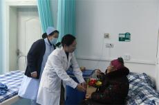 醫(yī)患插花 愛(ài)滿病房