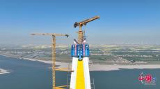 荊州觀音寺長江大橋主塔順利封頂