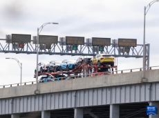 加拿大宣布對美國汽車征收對等關(guān)稅于9日生效