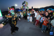 “五一”假期游 越夜越精彩