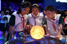 全國科技活動周：科技館里感受科技魅力