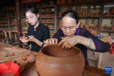 海南黎陶：從“泥間傳承”到“富民產(chǎn)業(yè)”