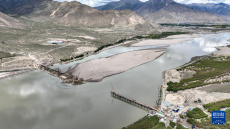 西藏山南薩熱路跨江大橋建設進展順利