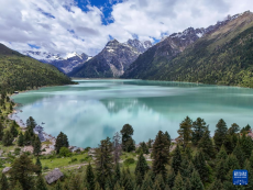 玉龍拉措：川藏公路上的秘境