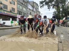 貴州黃平救援隊堅守榕江清淤一線 全力助民恢復生活秩序