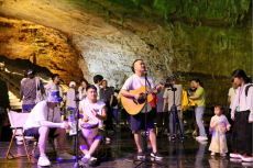 張家界黃龍洞景區(qū)舉辦“16℃的夏天”音樂(lè)會(huì)活動(dòng)
