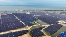 山東東營：“油光互補(bǔ)”發(fā)展清潔能源