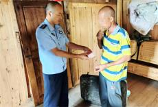 民警細(xì)心尋物 助群眾找回遺失現(xiàn)金